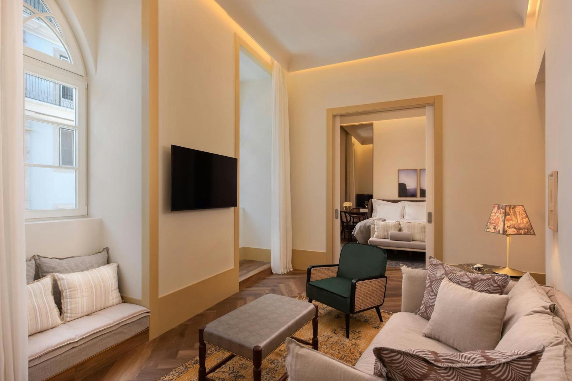 Suite mit 1 Kingsize-Bett, Schlafsofa, Balkon und Stadtblick